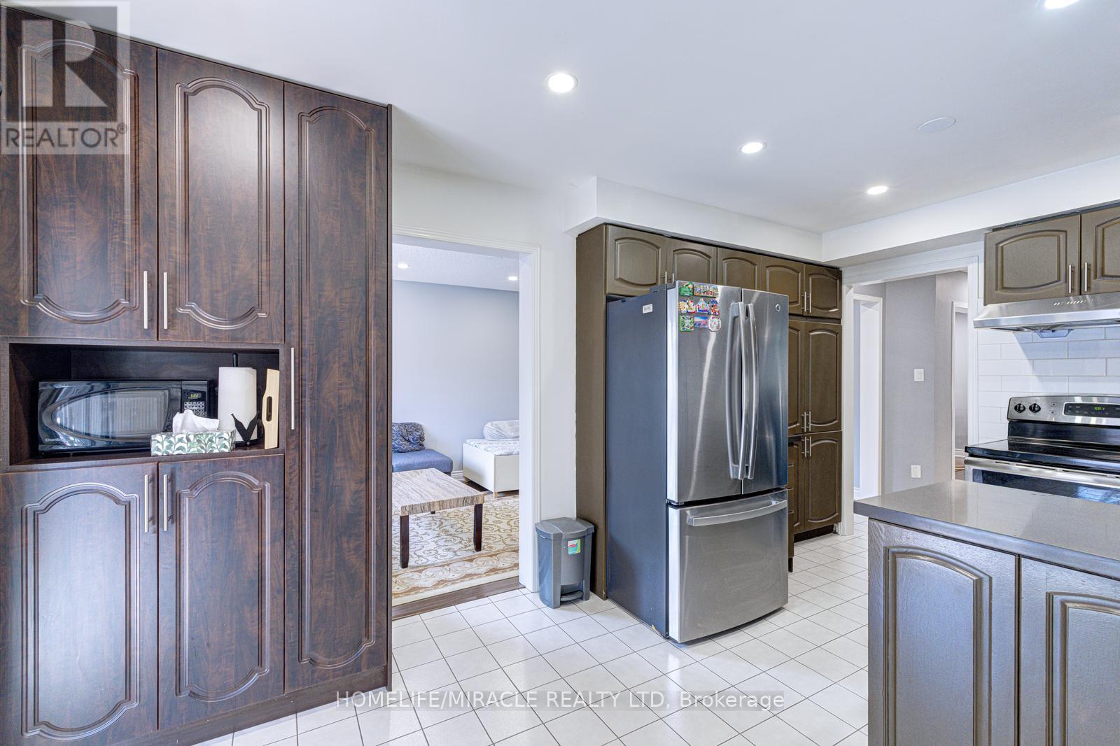 32 Pennsylvania Avenue, Brampton, Ontario  L6Y 4N7 - Photo 19 - W12979420