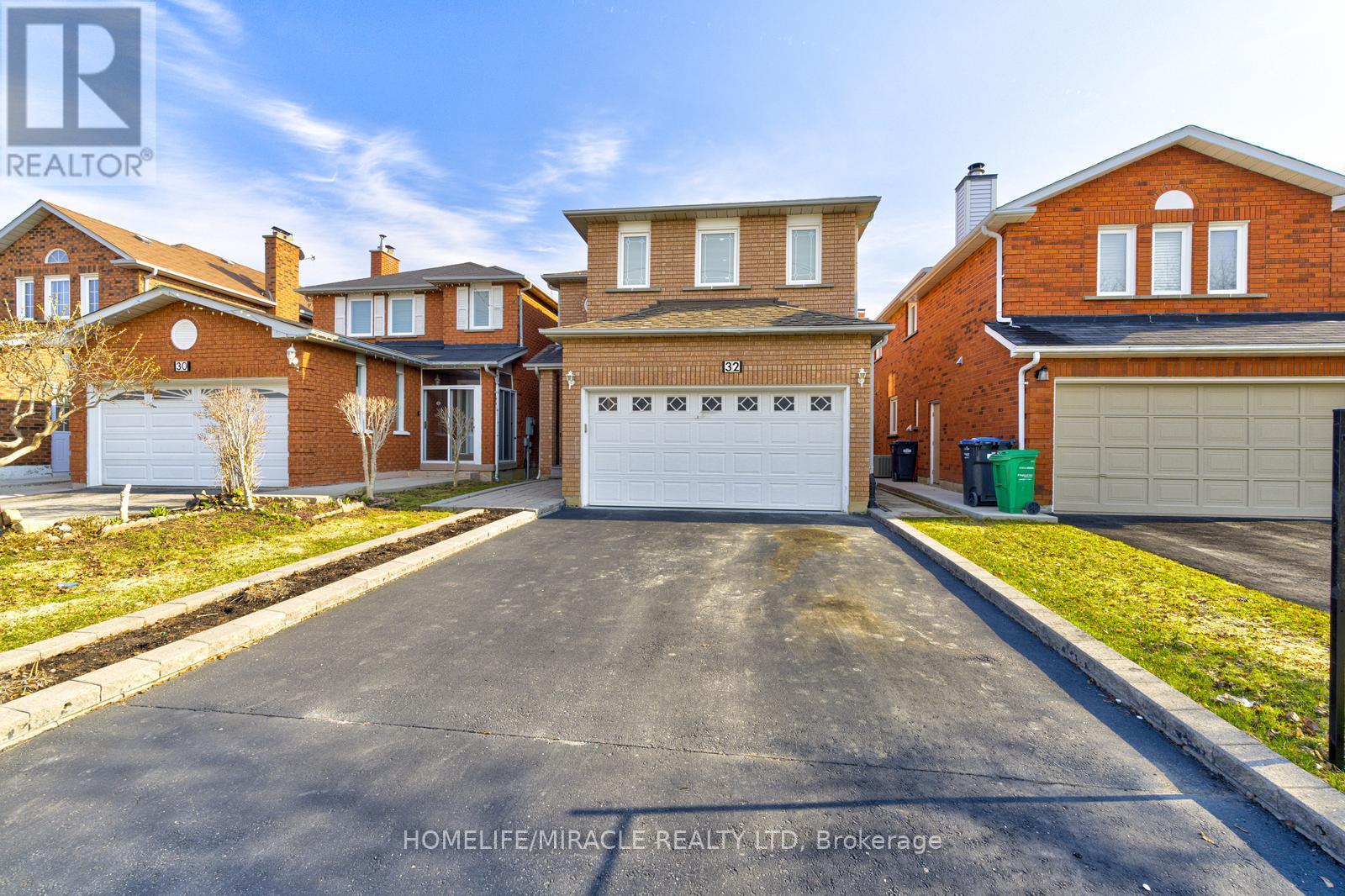 32 Pennsylvania Avenue, Brampton, Ontario  L6Y 4N7 - Photo 2 - W12979420
