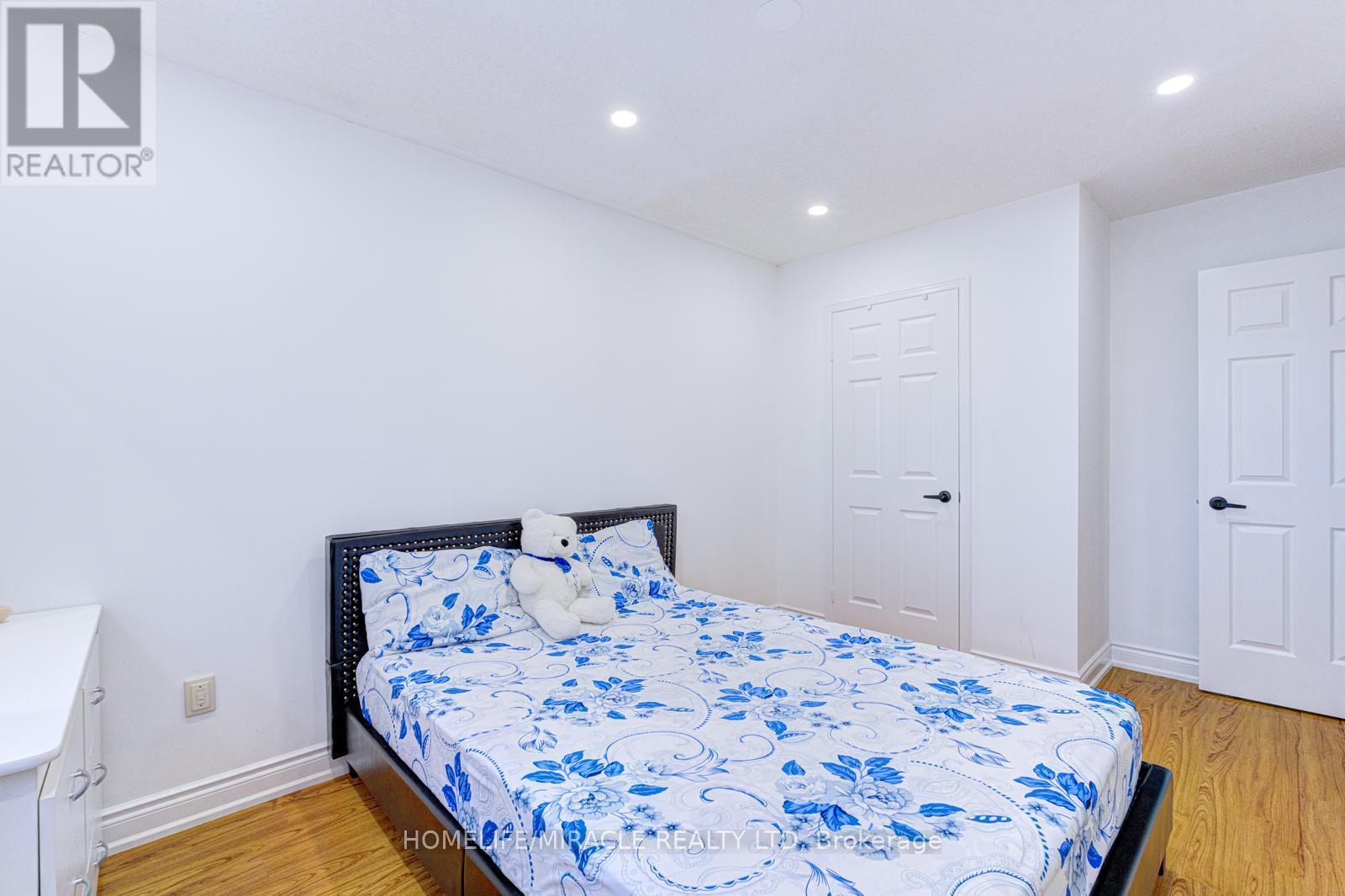 32 Pennsylvania Avenue, Brampton, Ontario  L6Y 4N7 - Photo 31 - W12979420