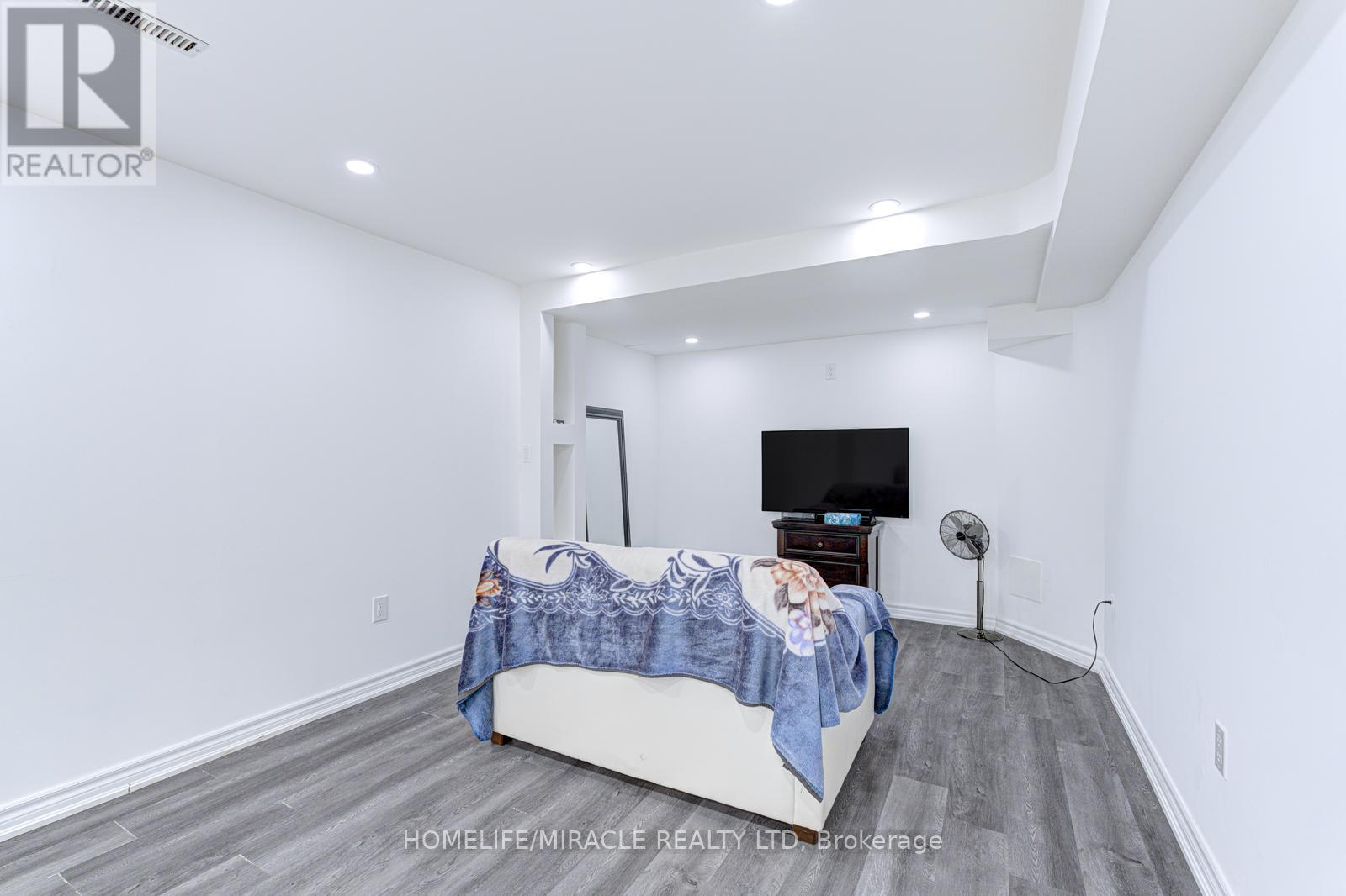 32 Pennsylvania Avenue, Brampton, Ontario  L6Y 4N7 - Photo 39 - W12979420