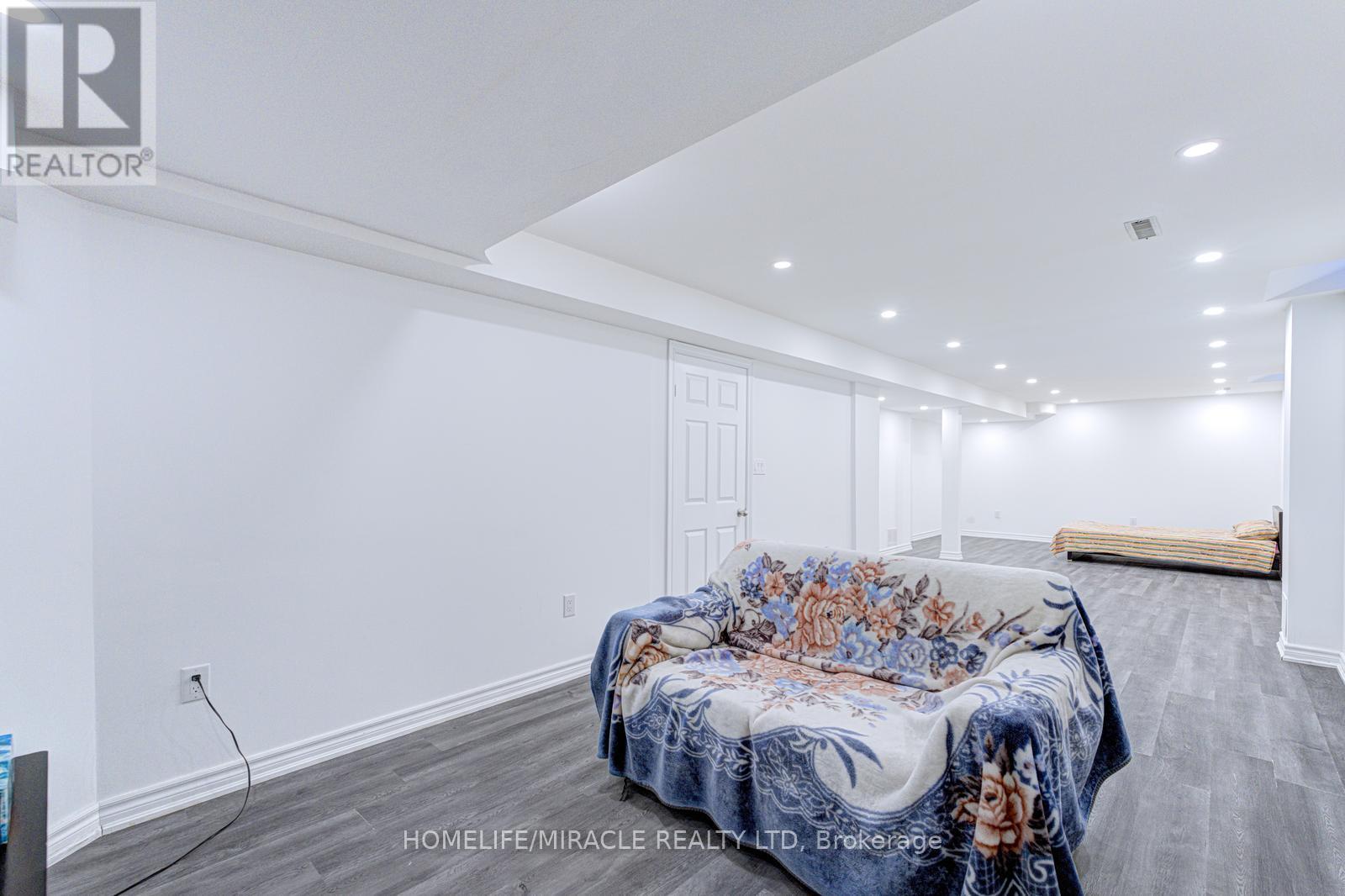 32 Pennsylvania Avenue, Brampton, Ontario  L6Y 4N7 - Photo 40 - W12979420