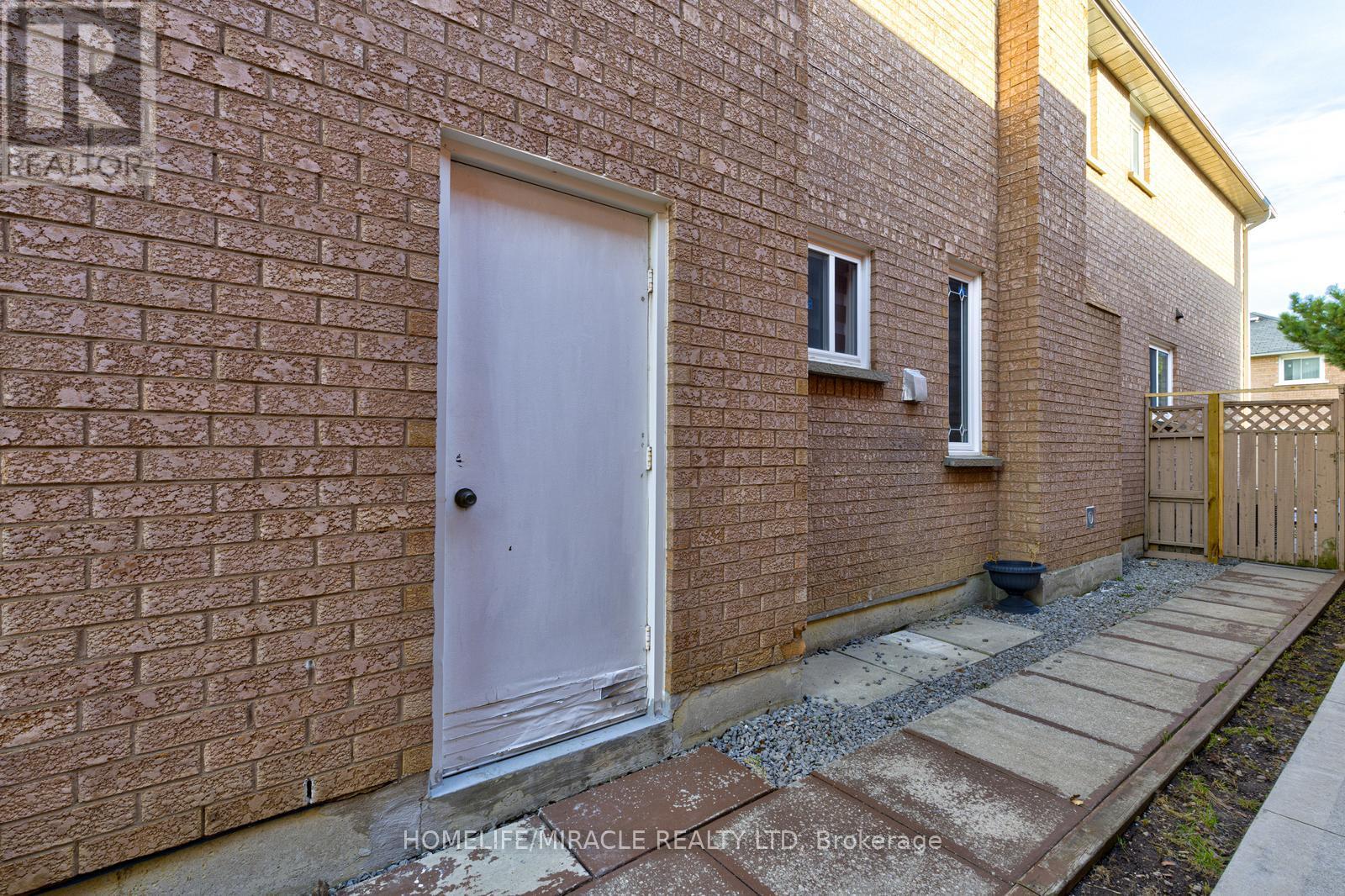 32 Pennsylvania Avenue, Brampton, Ontario  L6Y 4N7 - Photo 47 - W12979420