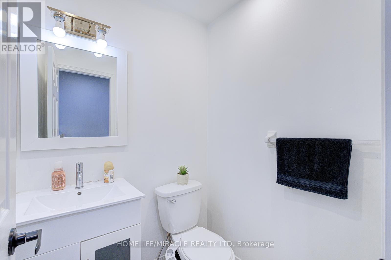 32 Pennsylvania Avenue, Brampton, Ontario  L6Y 4N7 - Photo 6 - W12979420