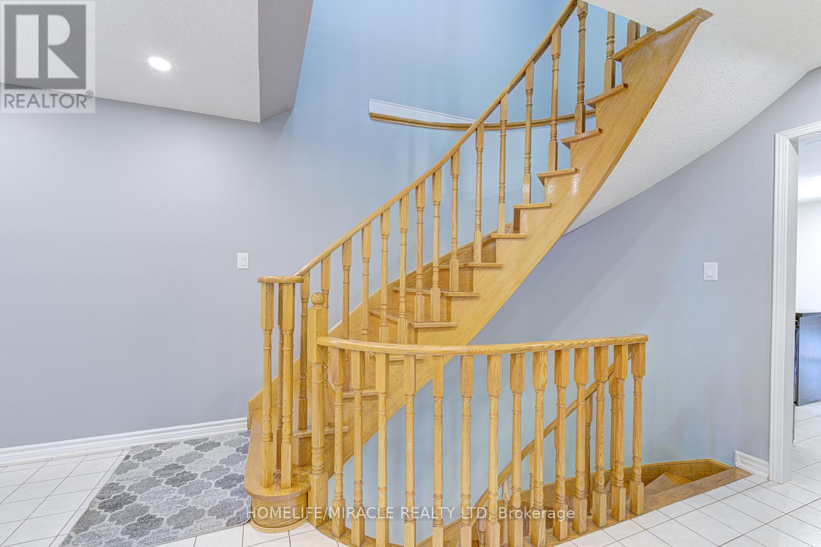 32 Pennsylvania Avenue, Brampton, Ontario  L6Y 4N7 - Photo 9 - W12979420