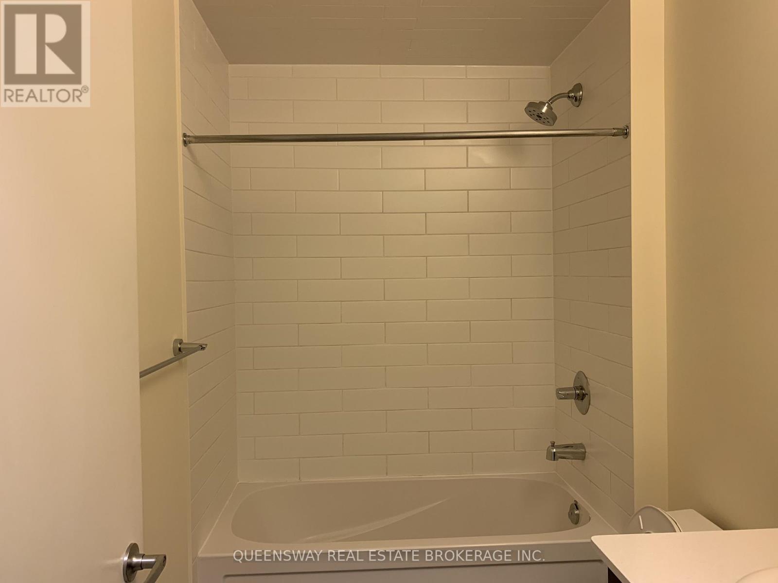 2104 - 360 Square One Drive, Mississauga, Ontario  L5B 0G7 - Photo 11 - W12979434