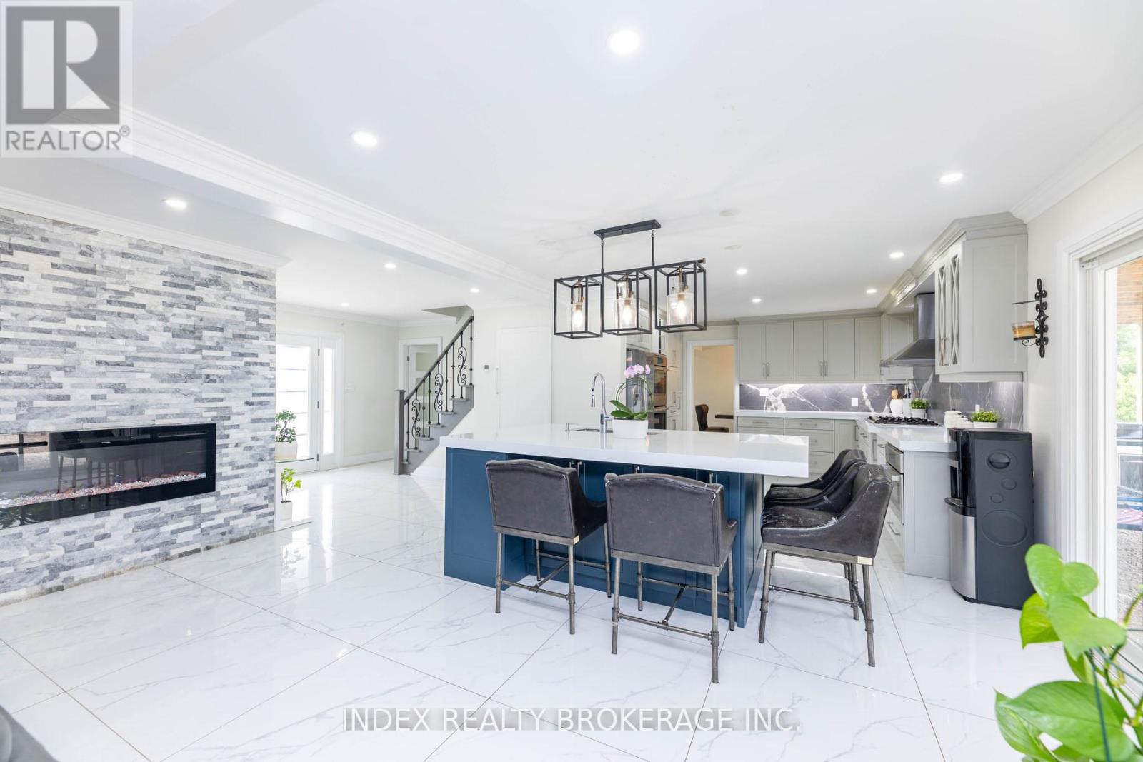 15277 Dixie Road, Caledon, Ontario  L7C 2N1 - Photo 11 - W12979438