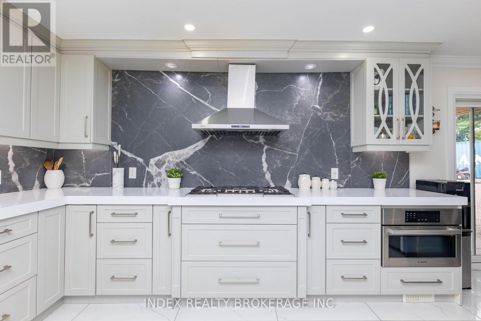 15277 Dixie Road, Caledon, Ontario  L7C 2N1 - Photo 12 - W12979438