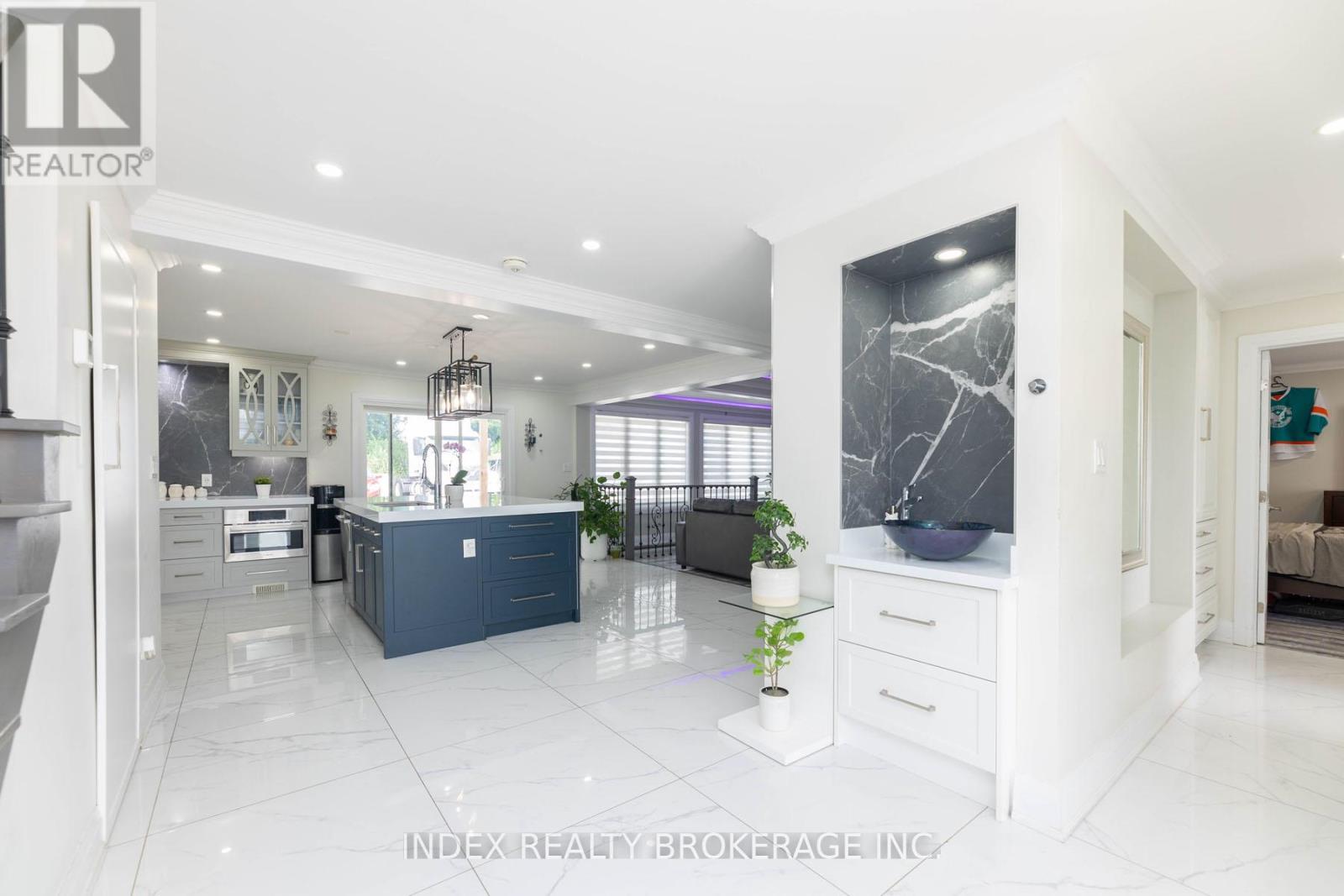 15277 Dixie Road, Caledon, Ontario  L7C 2N1 - Photo 3 - W12979438