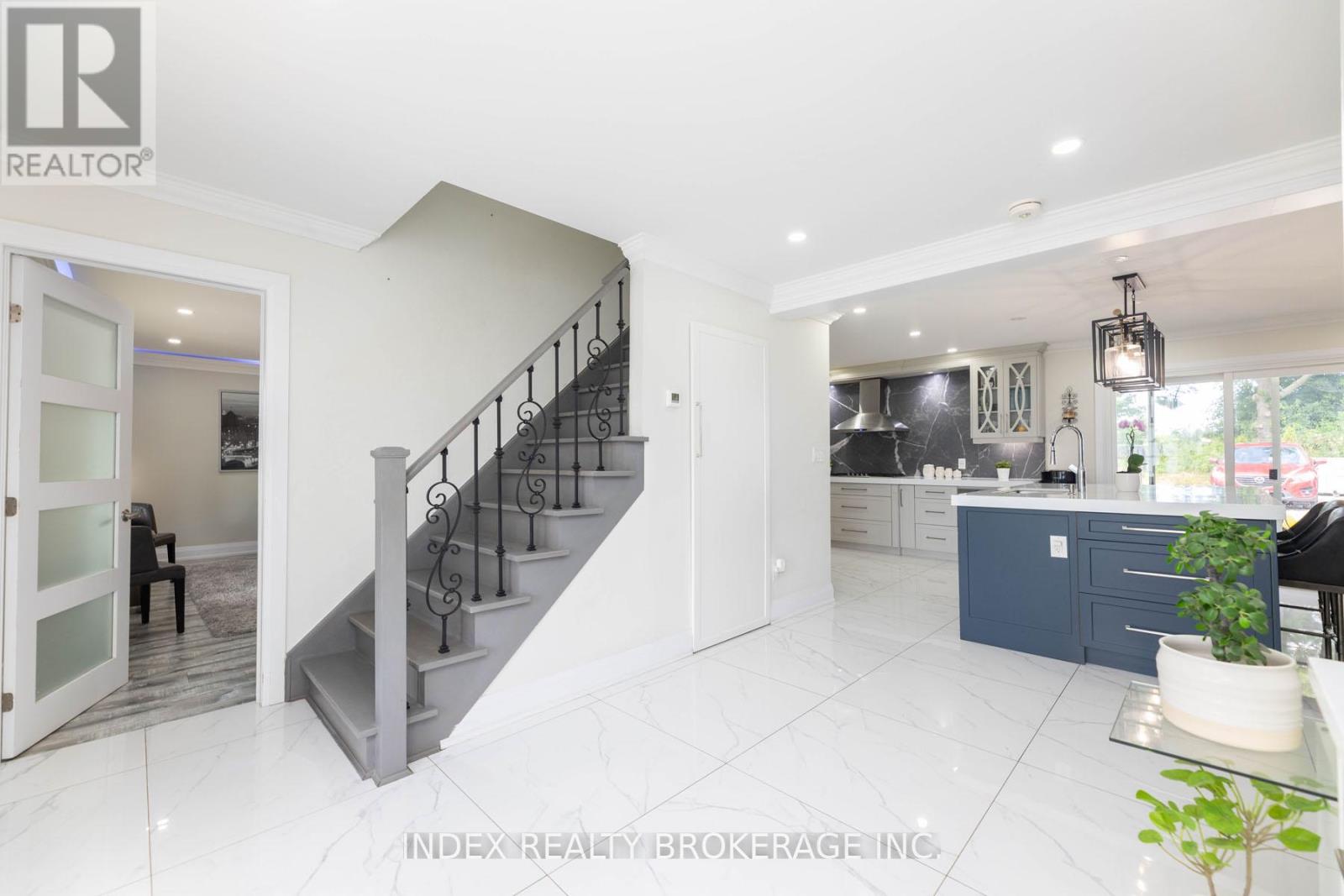 15277 Dixie Road, Caledon, Ontario  L7C 2N1 - Photo 4 - W12979438