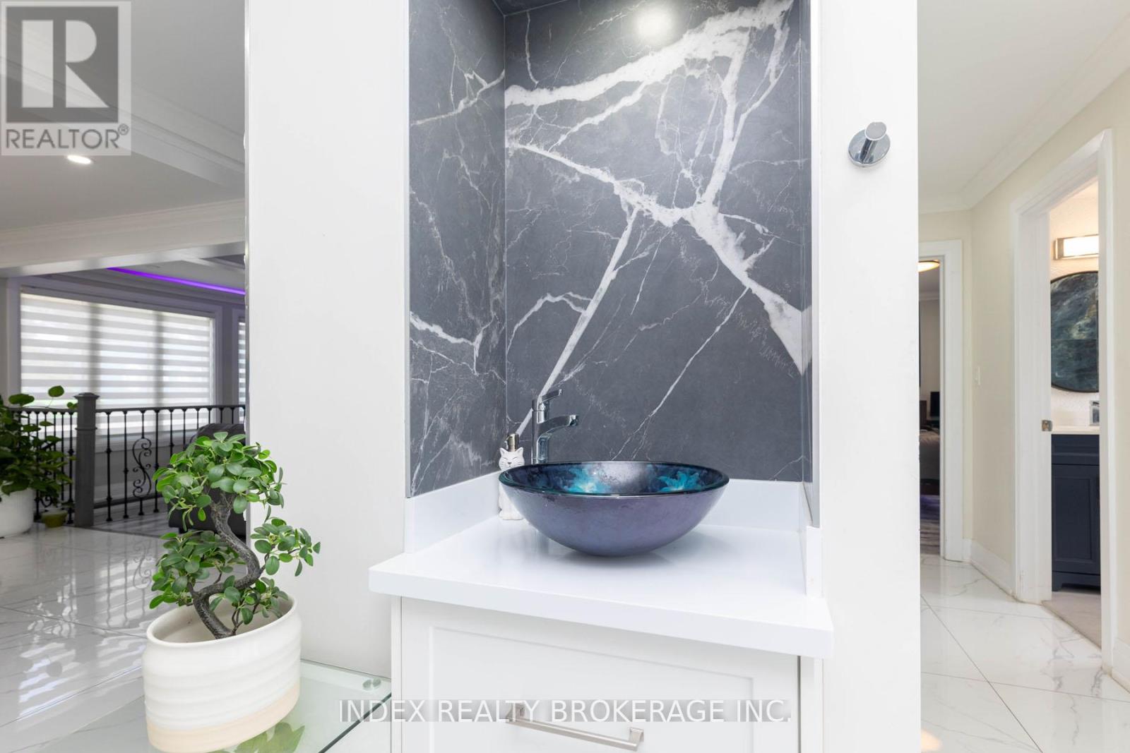 15277 Dixie Road, Caledon, Ontario  L7C 2N1 - Photo 5 - W12979438