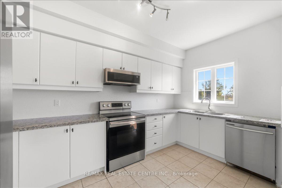 355 Hobbs Crescent, Milton, Ontario  L9T 0J3 - Photo 10 - W12979440