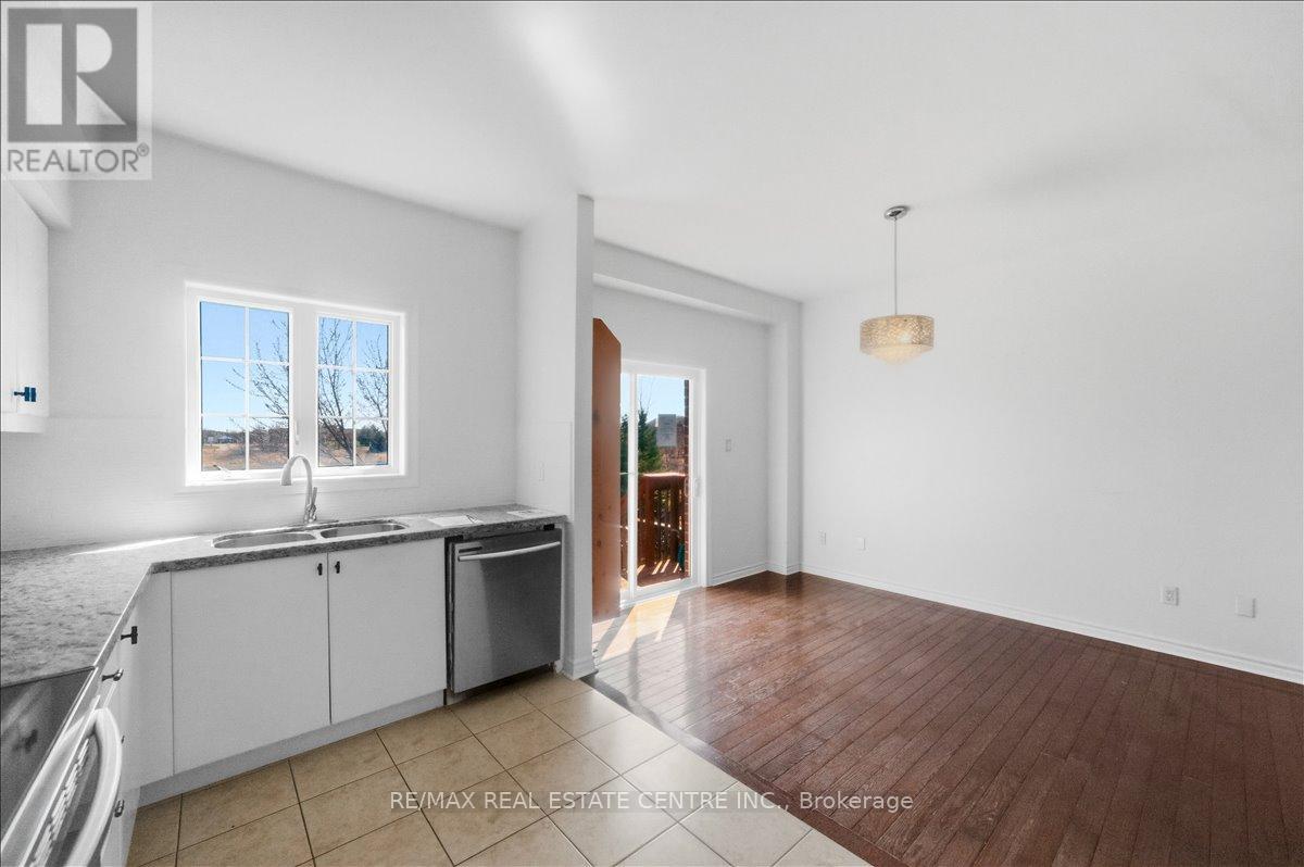 355 Hobbs Crescent, Milton, Ontario  L9T 0J3 - Photo 11 - W12979440