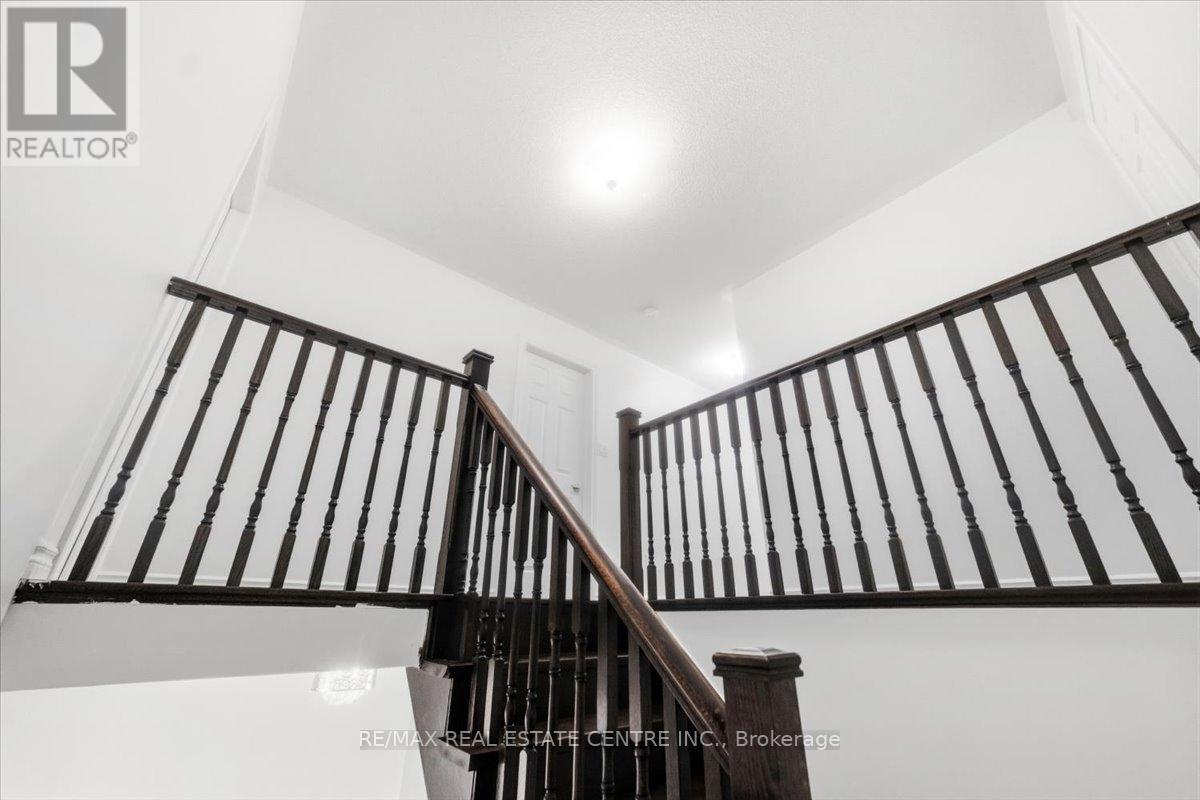 355 Hobbs Crescent, Milton, Ontario  L9T 0J3 - Photo 13 - W12979440