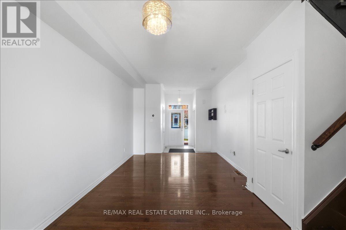 355 Hobbs Crescent, Milton, Ontario  L9T 0J3 - Photo 2 - W12979440