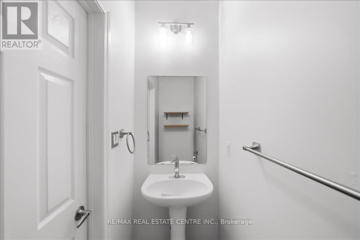 355 Hobbs Crescent, Milton, Ontario  L9T 0J3 - Photo 3 - W12979440