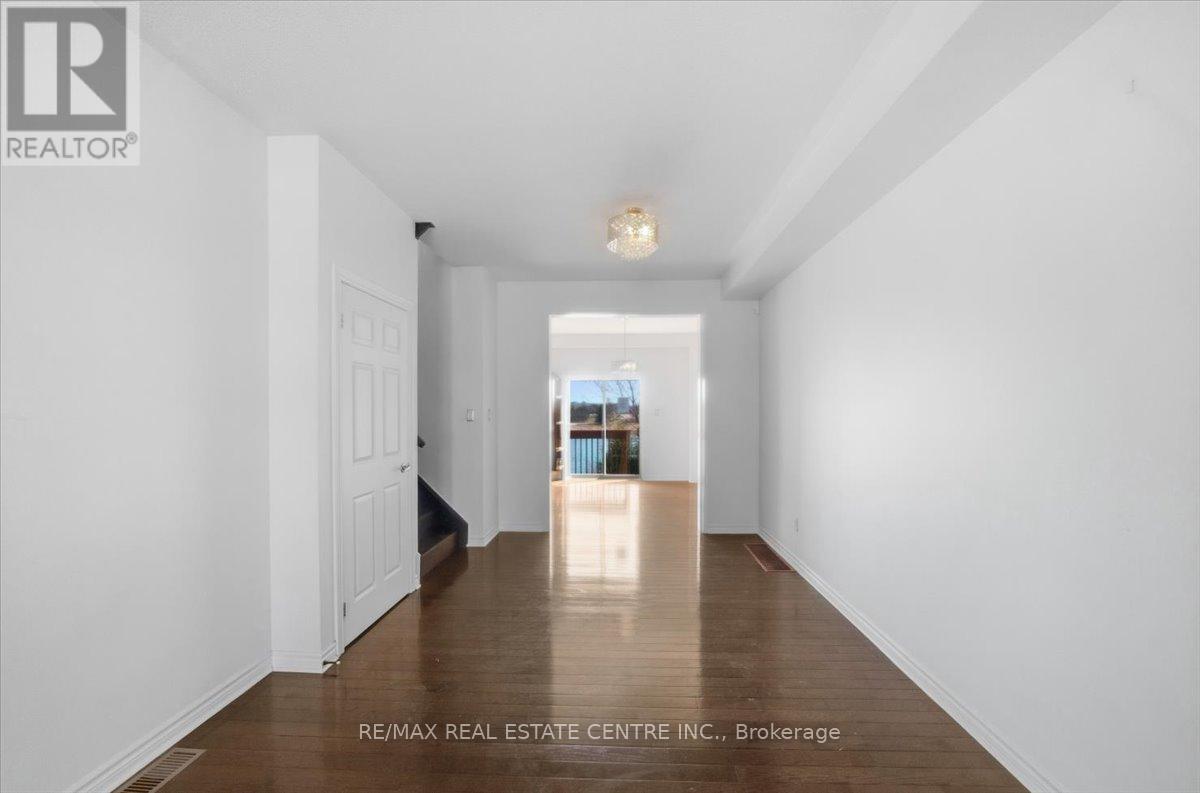 355 Hobbs Crescent, Milton, Ontario  L9T 0J3 - Photo 5 - W12979440