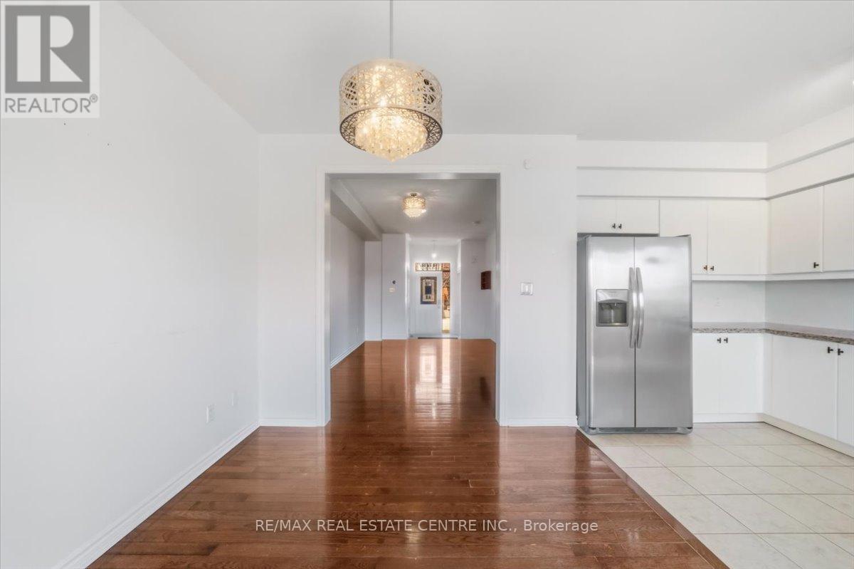 355 Hobbs Crescent, Milton, Ontario  L9T 0J3 - Photo 7 - W12979440