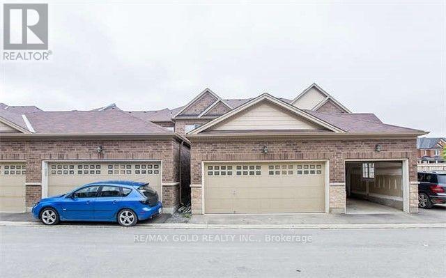61 Yellowknife Road, Brampton, Ontario  L6R 0B3 - Photo 2 - W12979510