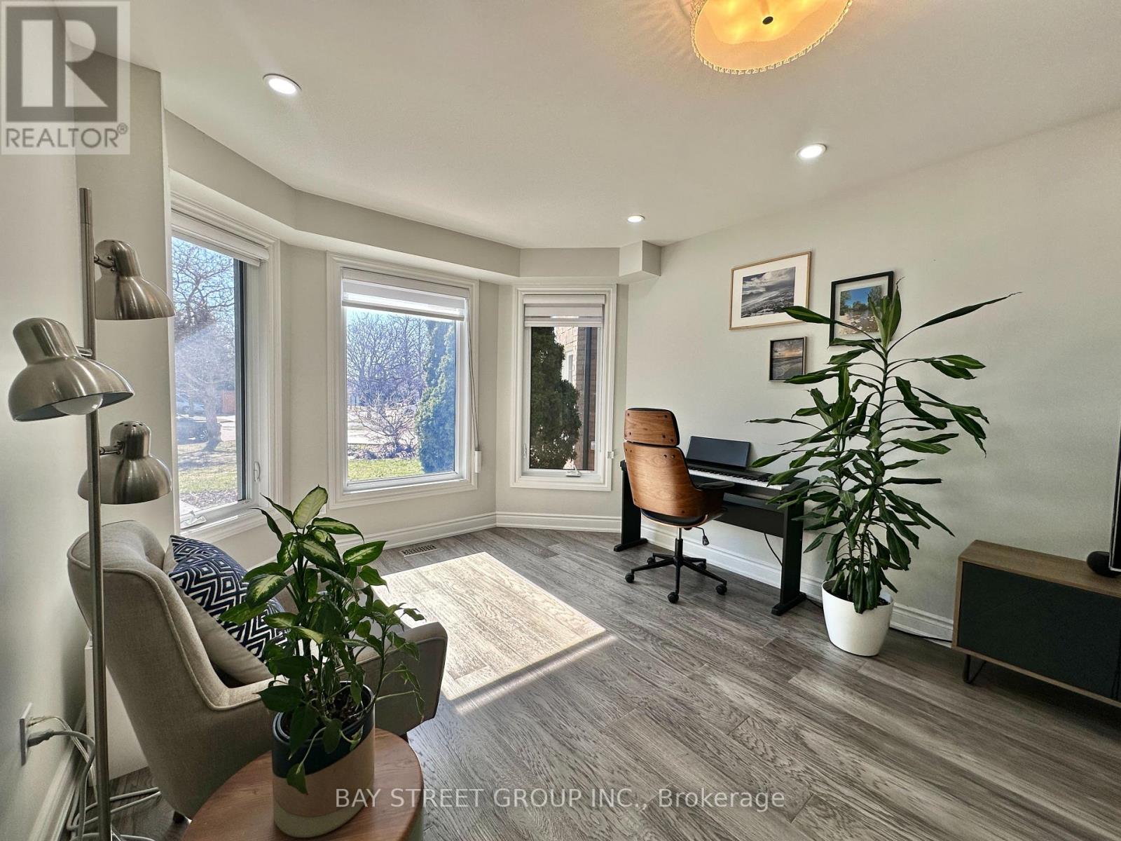 1593 Wintergrove Gardens, Mississauga, Ontario  L5M 3Z9 - Photo 4 - W12979516