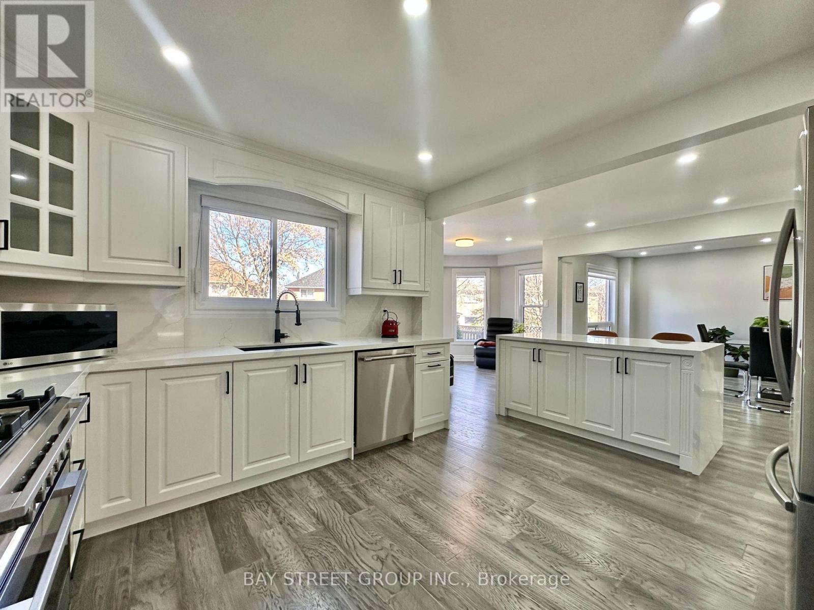 1593 Wintergrove Gardens, Mississauga, Ontario  L5M 3Z9 - Photo 5 - W12979516