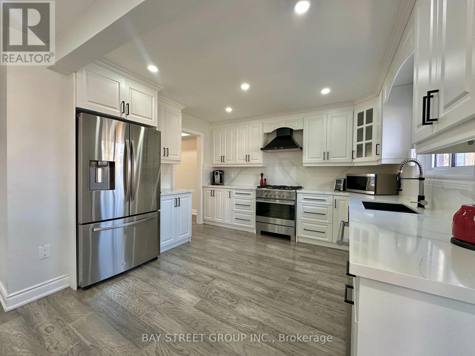 1593 Wintergrove Gardens, Mississauga, Ontario  L5M 3Z9 - Photo 6 - W12979516