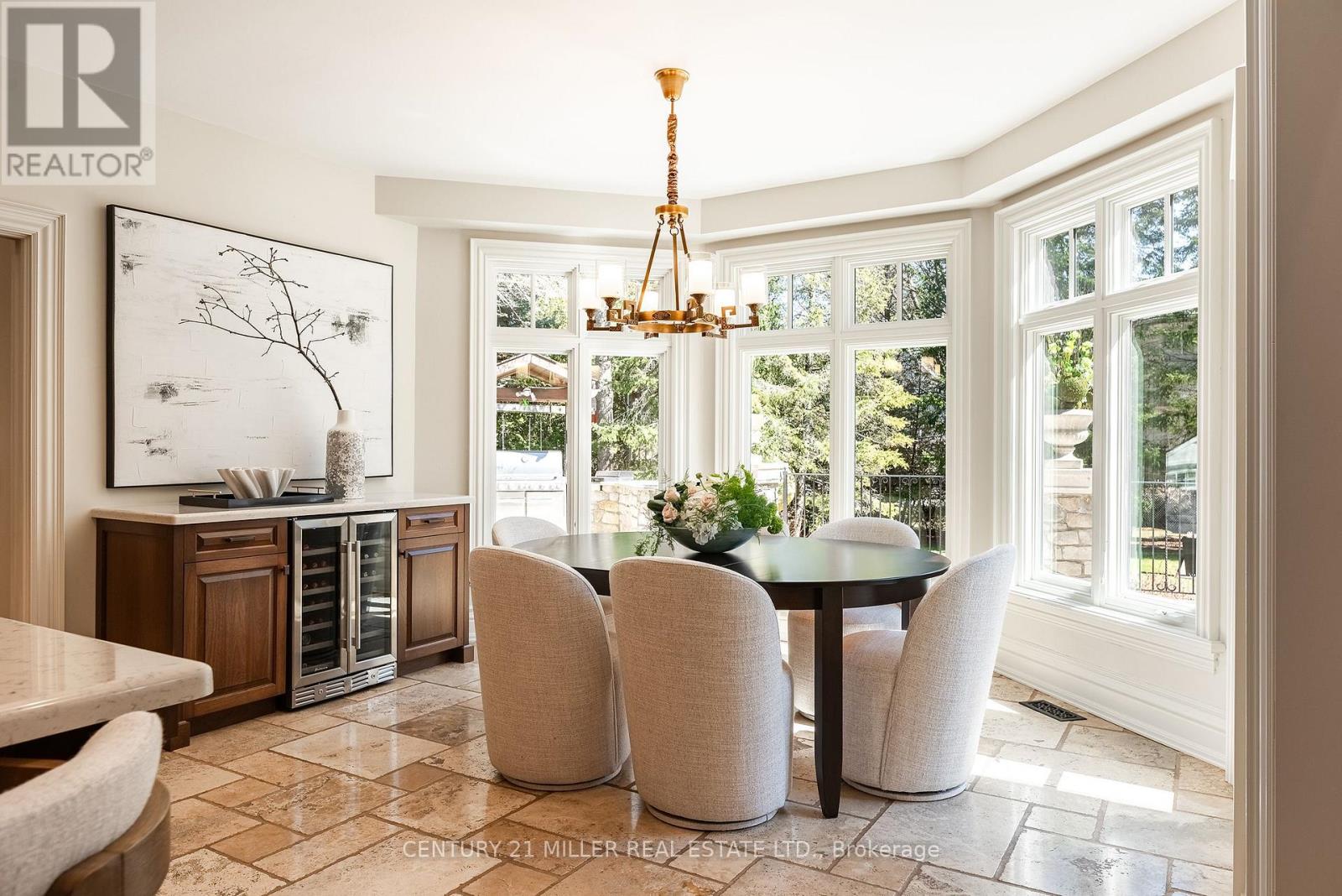 2096 Lakeshore Road E, Oakville, Ontario  L6J 1M3 - Photo 16 - W12979552