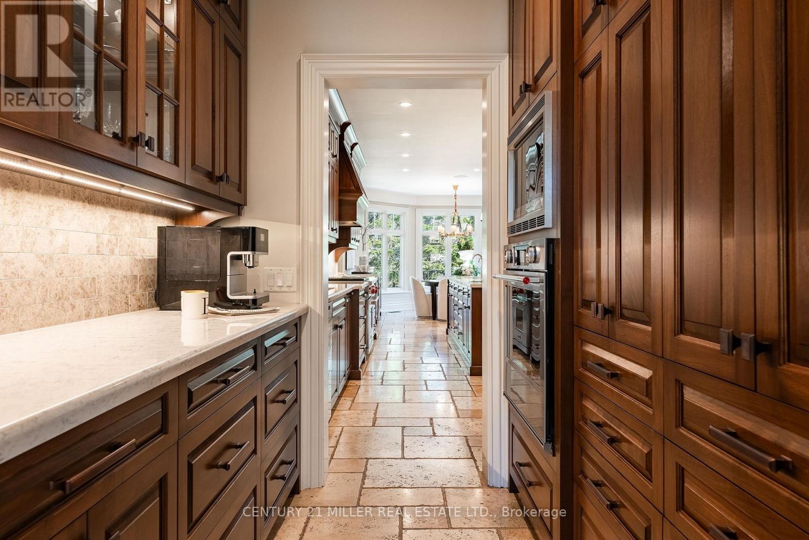 2096 Lakeshore Road E, Oakville, Ontario  L6J 1M3 - Photo 17 - W12979552