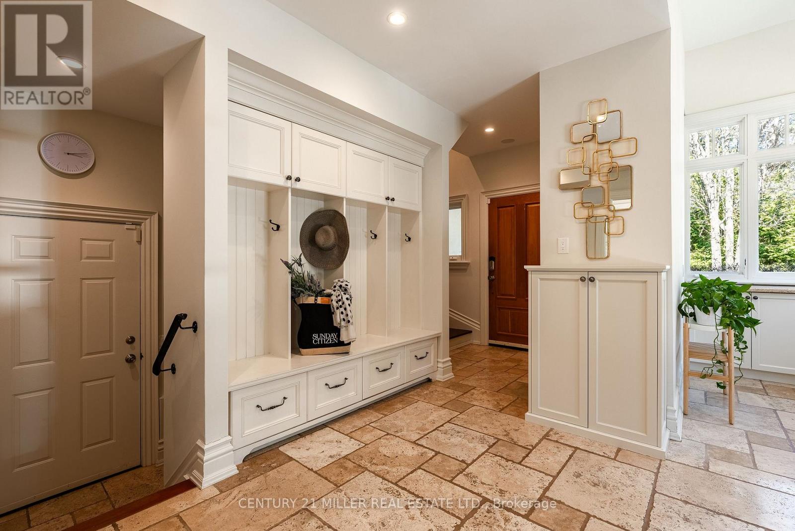 2096 Lakeshore Road E, Oakville, Ontario  L6J 1M3 - Photo 19 - W12979552