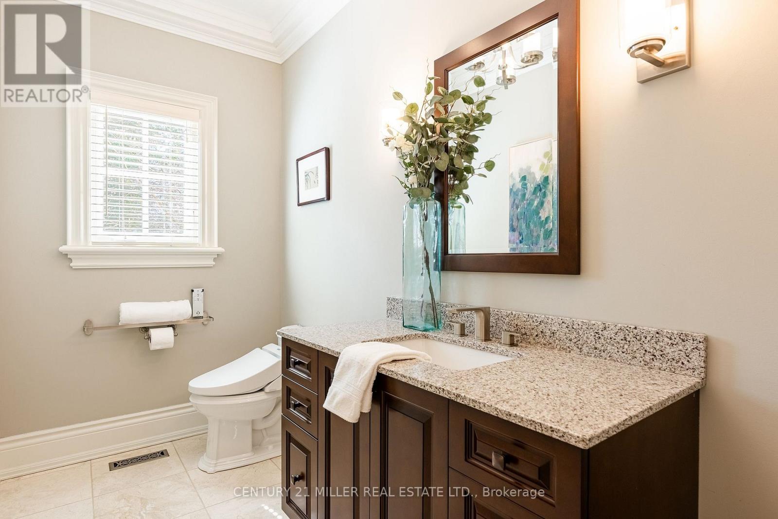 2096 Lakeshore Road E, Oakville, Ontario  L6J 1M3 - Photo 21 - W12979552