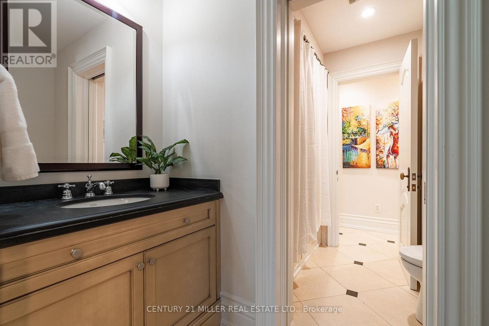 2096 Lakeshore Road E, Oakville, Ontario  L6J 1M3 - Photo 27 - W12979552