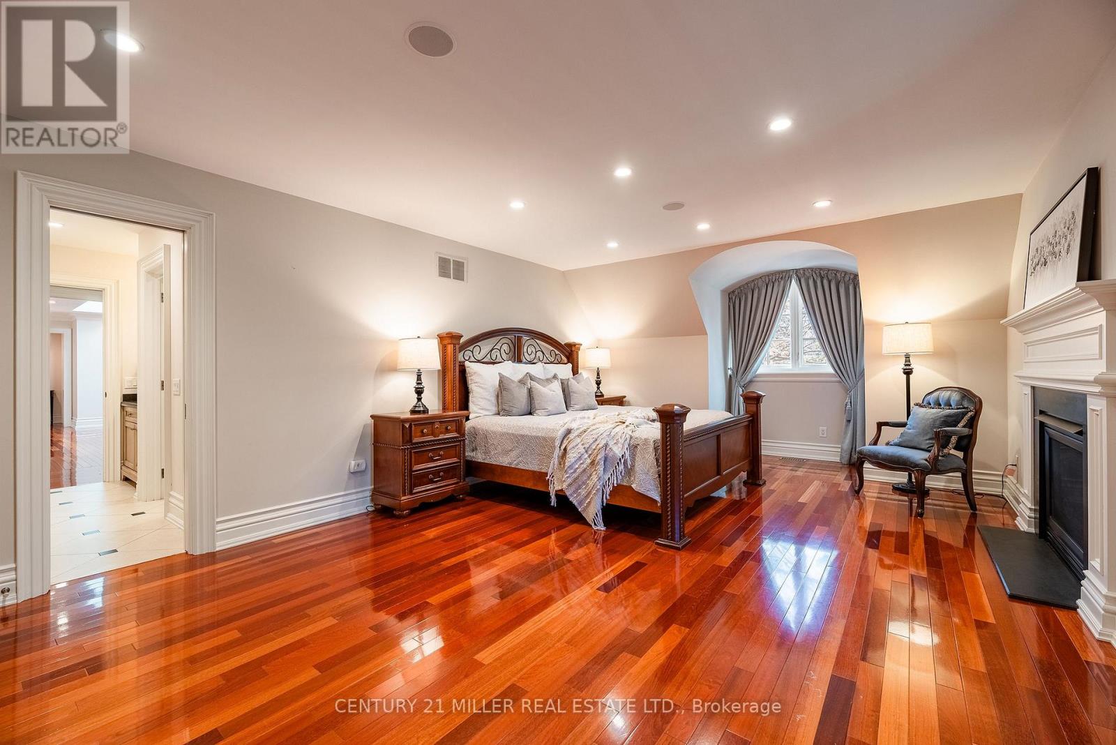 2096 Lakeshore Road E, Oakville, Ontario  L6J 1M3 - Photo 28 - W12979552