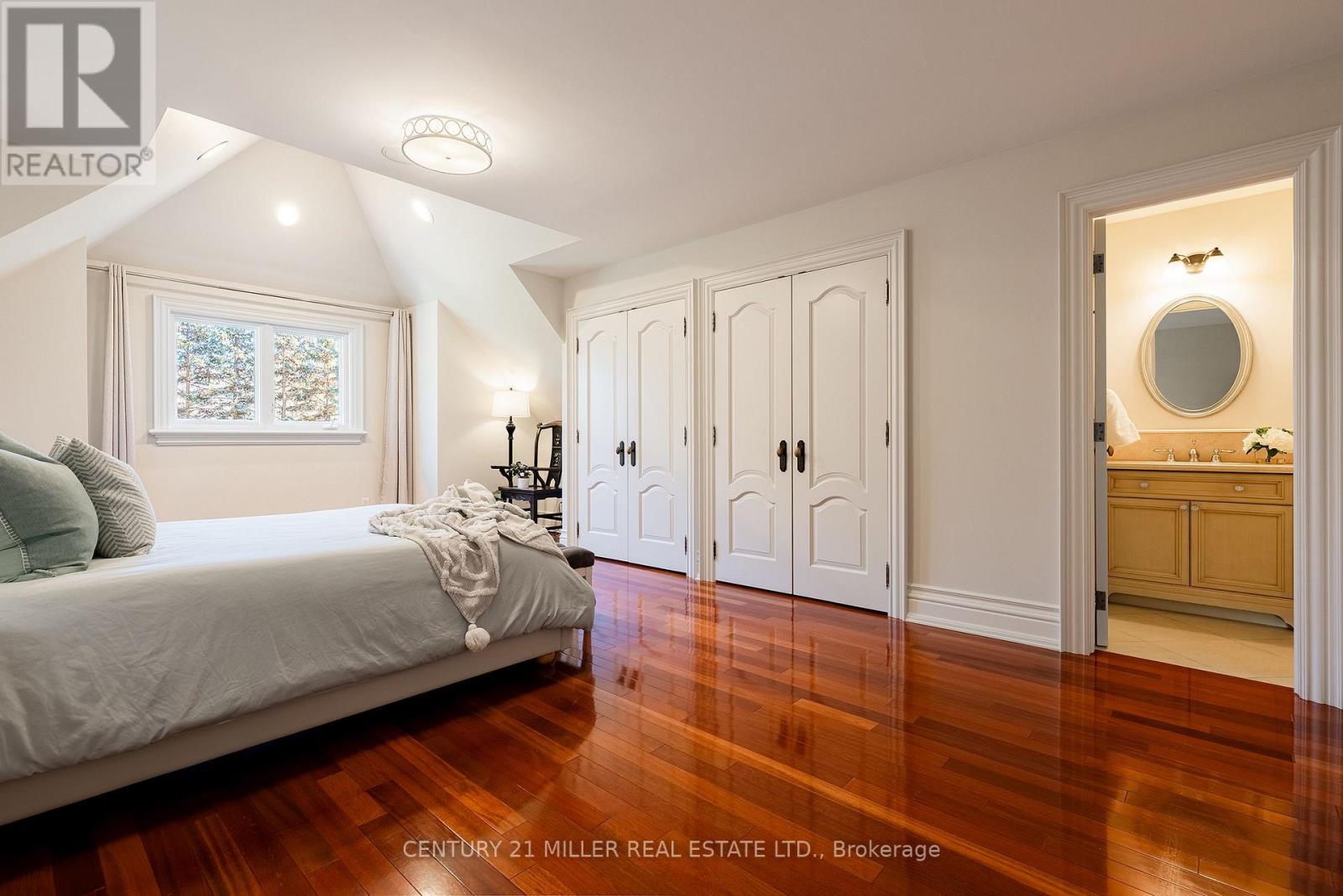 2096 Lakeshore Road E, Oakville, Ontario  L6J 1M3 - Photo 31 - W12979552