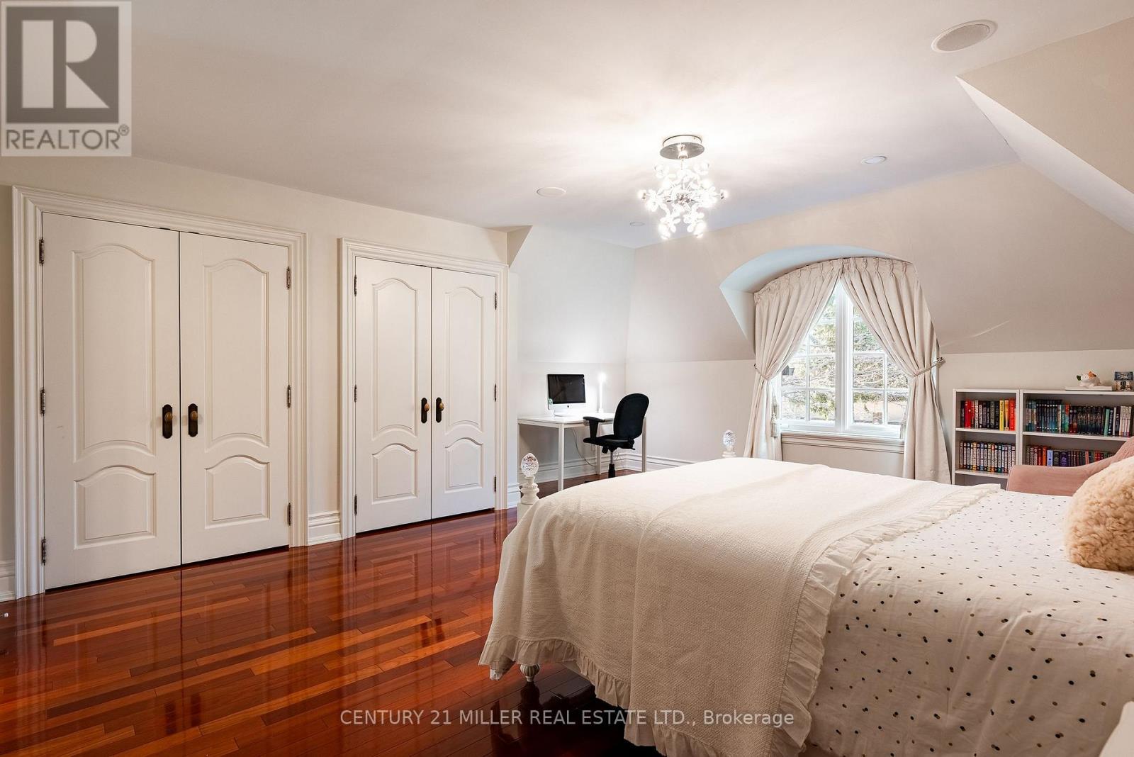 2096 Lakeshore Road E, Oakville, Ontario  L6J 1M3 - Photo 33 - W12979552