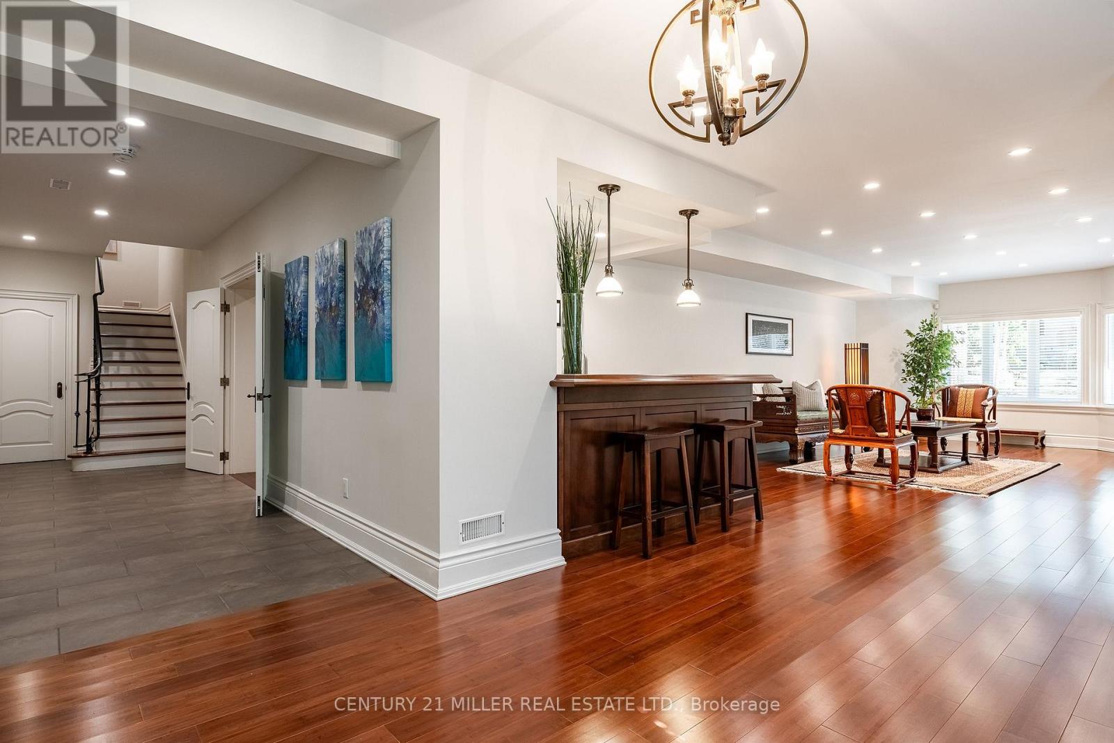 2096 Lakeshore Road E, Oakville, Ontario  L6J 1M3 - Photo 34 - W12979552