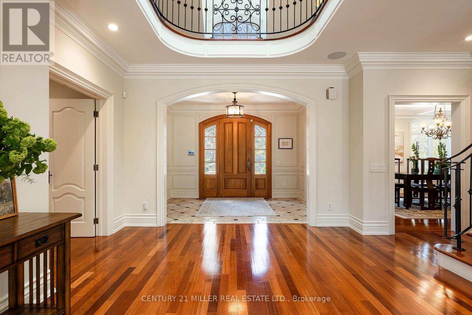 2096 Lakeshore Road E, Oakville, Ontario  L6J 1M3 - Photo 4 - W12979552