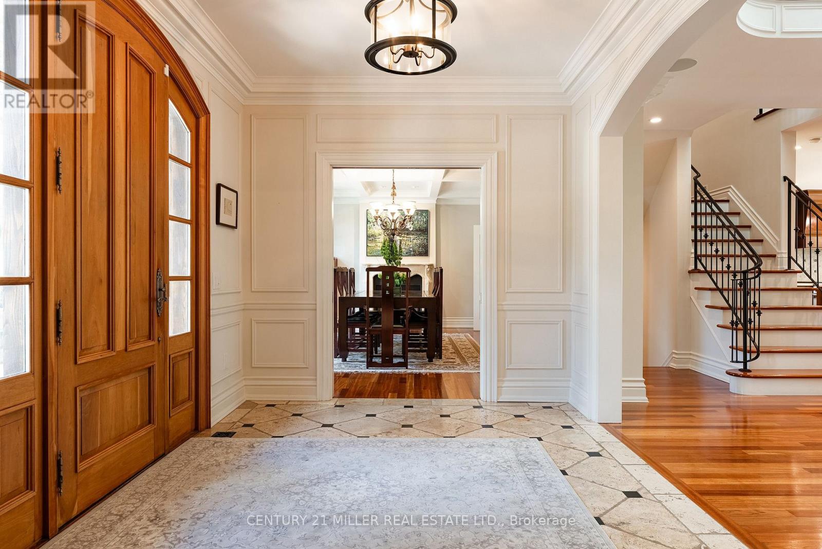 2096 Lakeshore Road E, Oakville, Ontario  L6J 1M3 - Photo 5 - W12979552