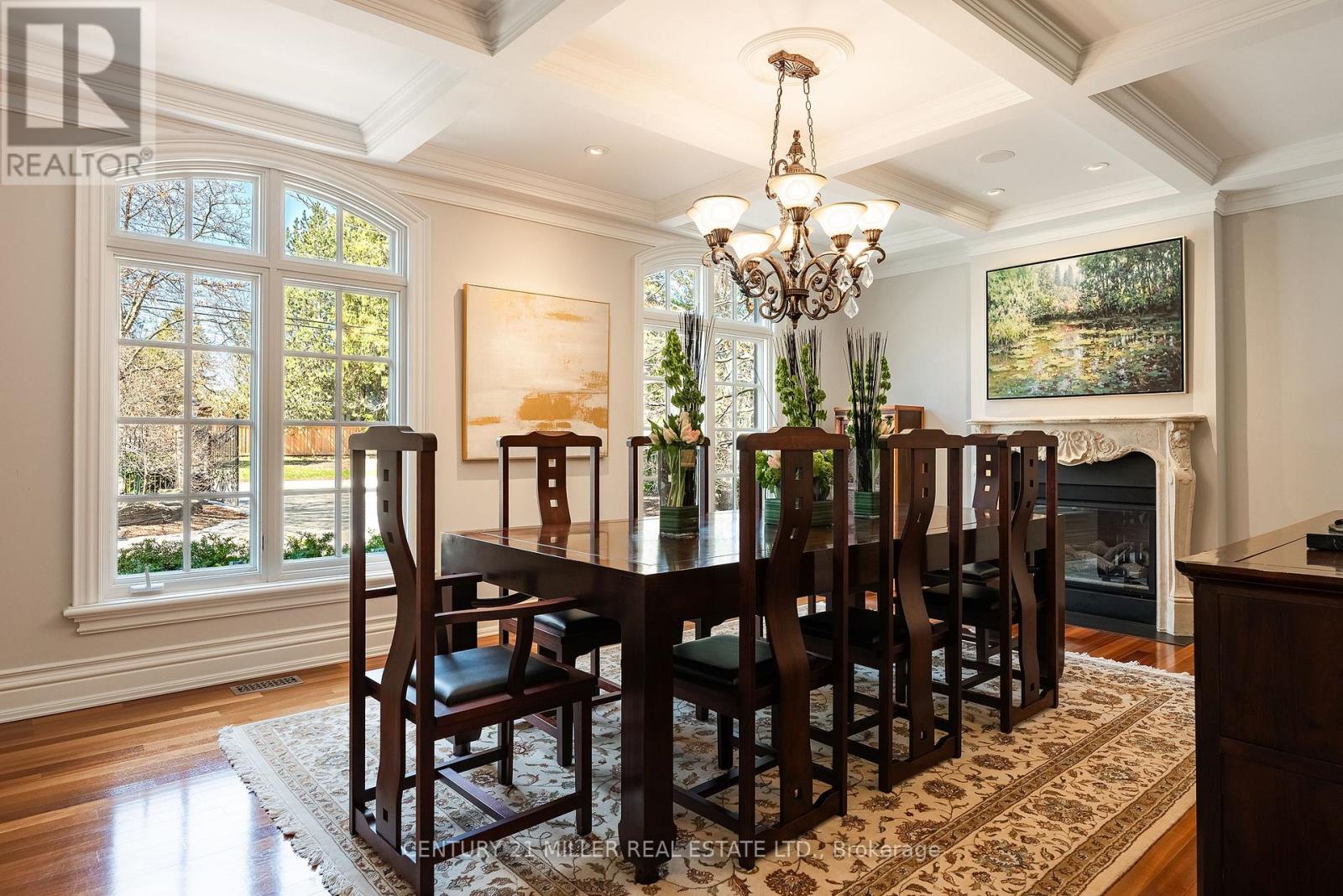 2096 Lakeshore Road E, Oakville, Ontario  L6J 1M3 - Photo 6 - W12979552