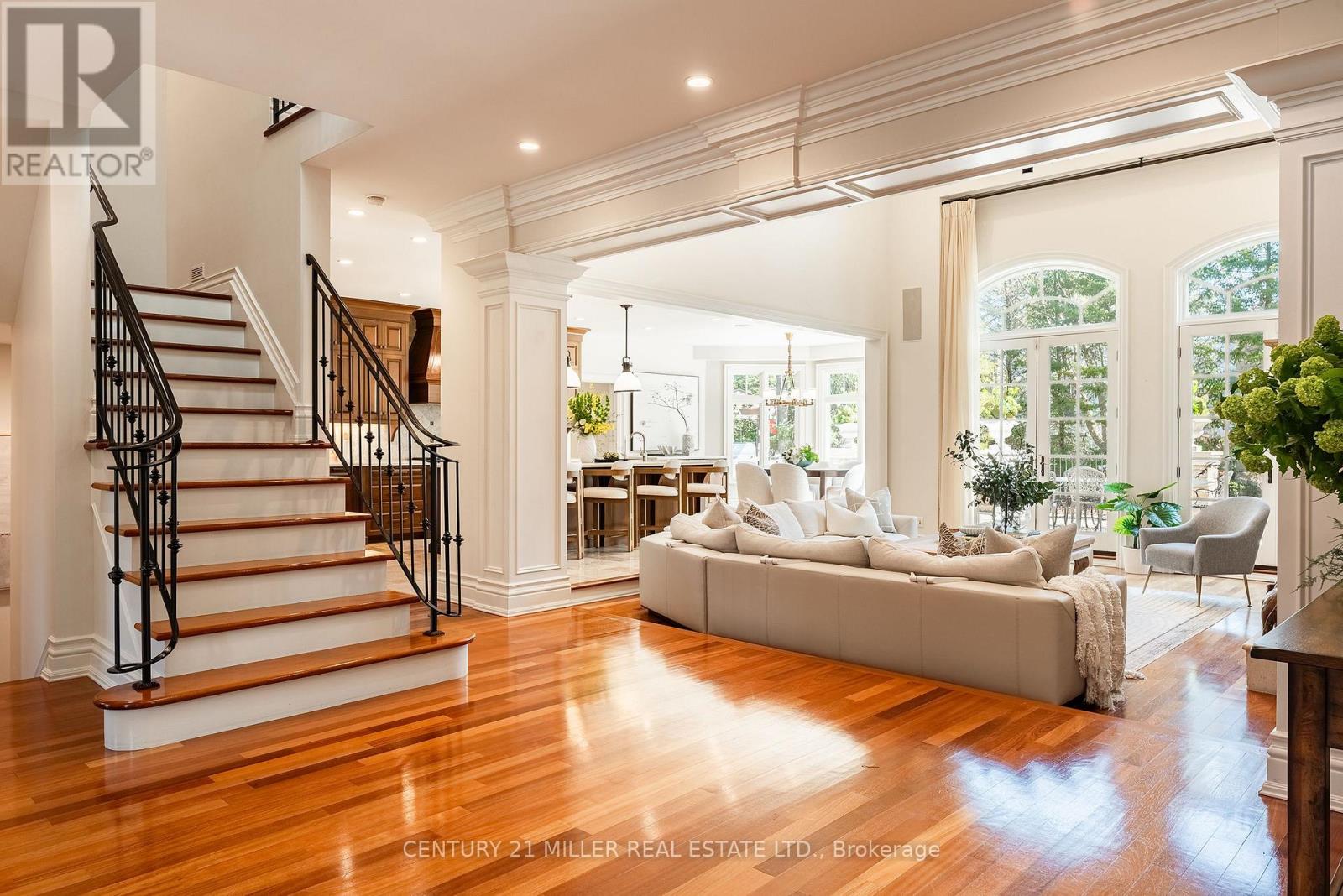 2096 Lakeshore Road E, Oakville, Ontario  L6J 1M3 - Photo 8 - W12979552