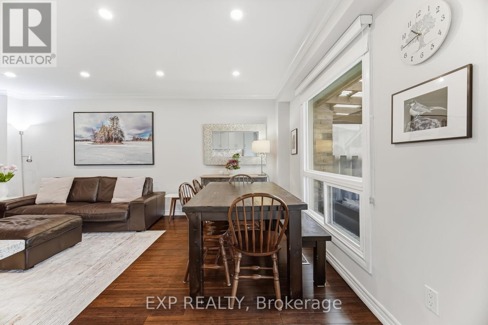 729 Carrying Place, Mississauga, Ontario  L5C 3W6 - Photo 12 - W12979596