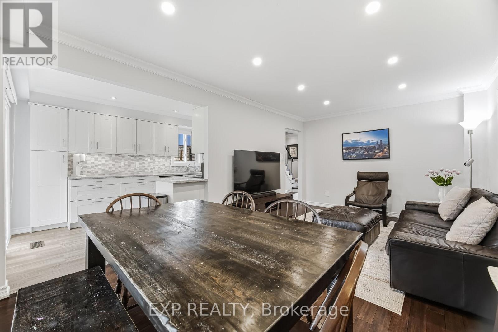 729 Carrying Place, Mississauga, Ontario  L5C 3W6 - Photo 14 - W12979596