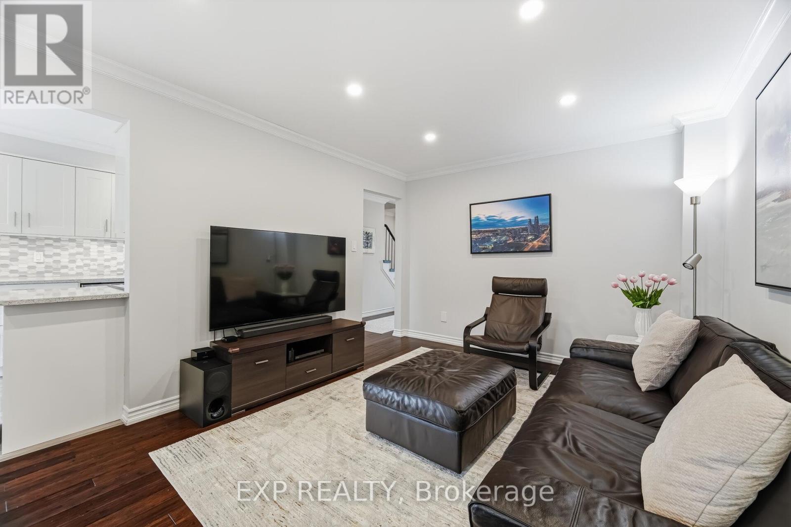 729 Carrying Place, Mississauga, Ontario  L5C 3W6 - Photo 17 - W12979596