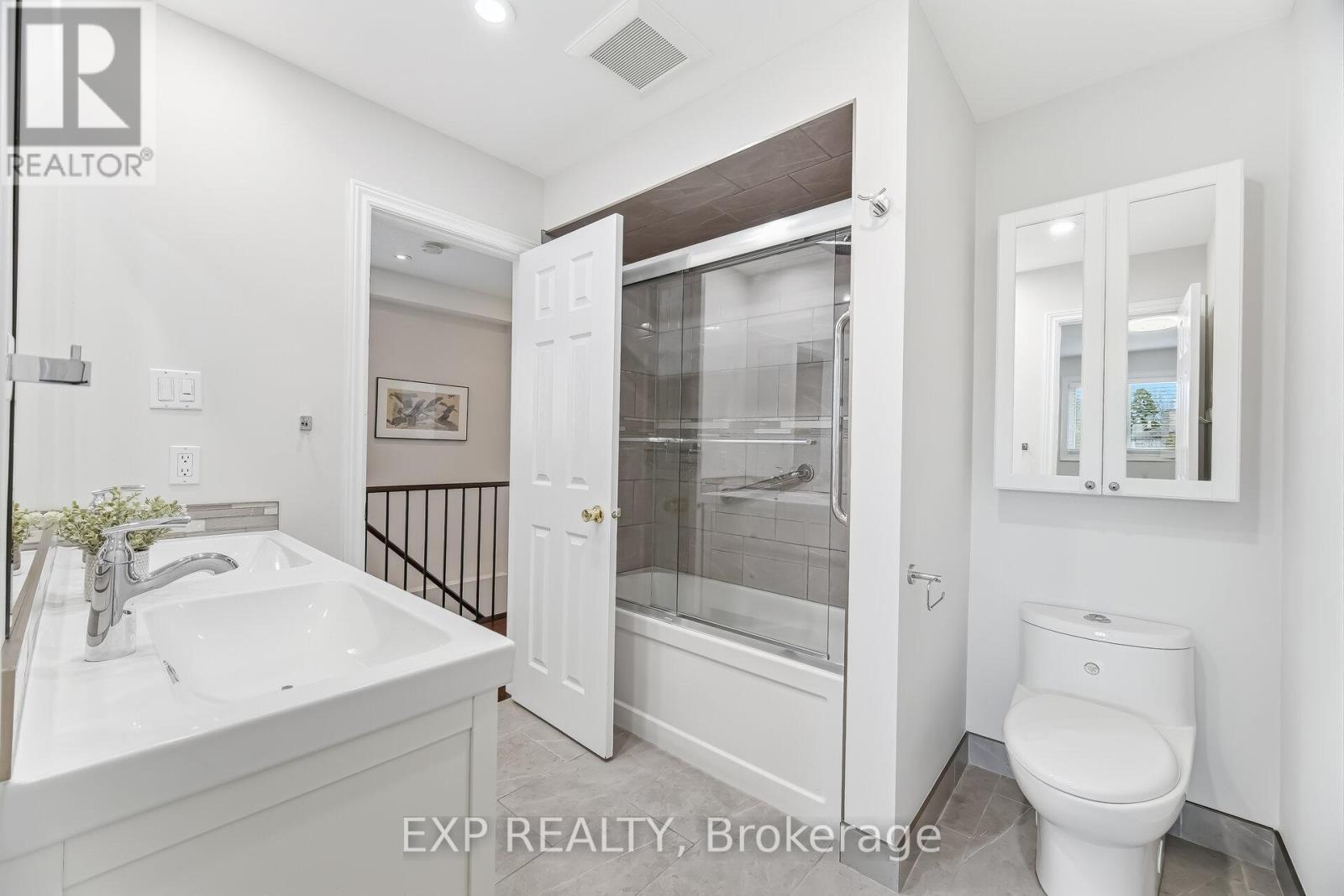 729 Carrying Place, Mississauga, Ontario  L5C 3W6 - Photo 26 - W12979596