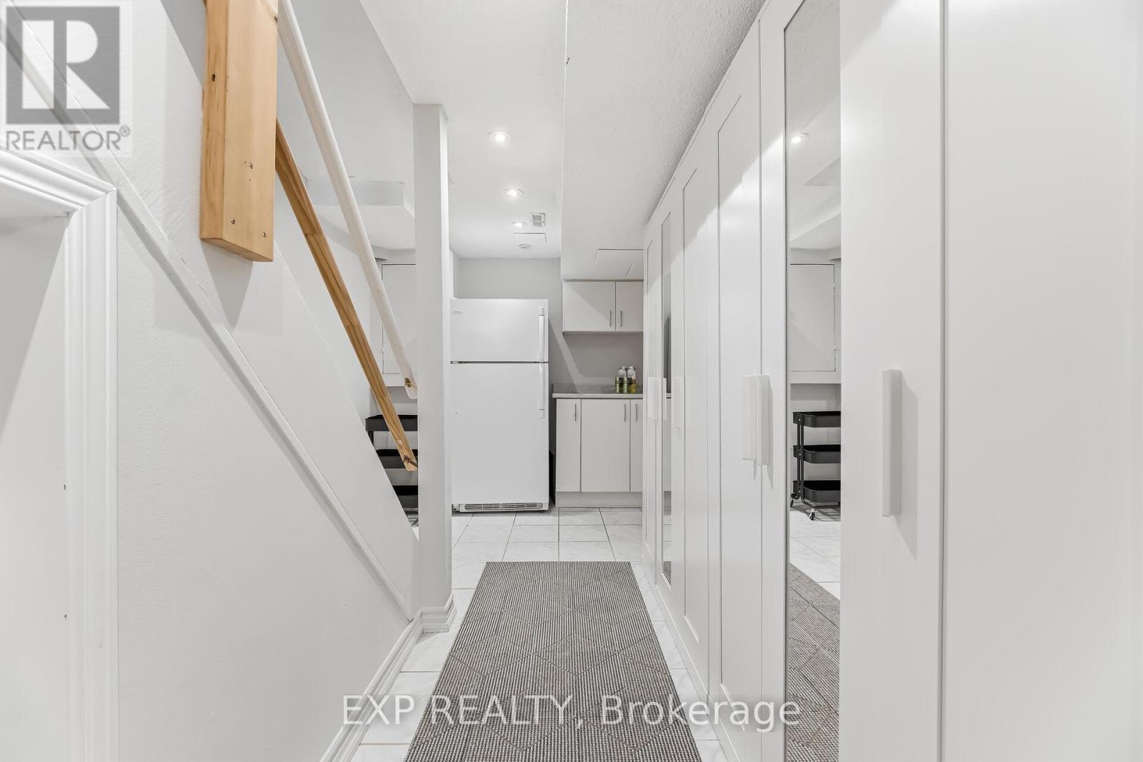 729 Carrying Place, Mississauga, Ontario  L5C 3W6 - Photo 36 - W12979596