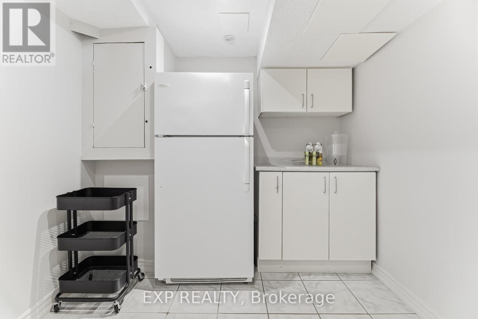 729 Carrying Place, Mississauga, Ontario  L5C 3W6 - Photo 37 - W12979596