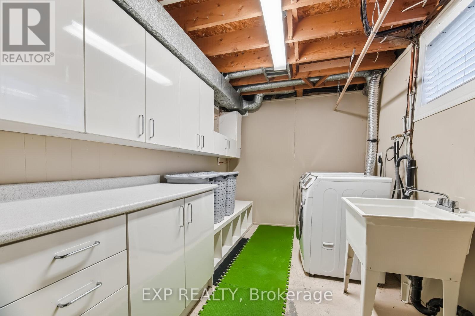 729 Carrying Place, Mississauga, Ontario  L5C 3W6 - Photo 43 - W12979596