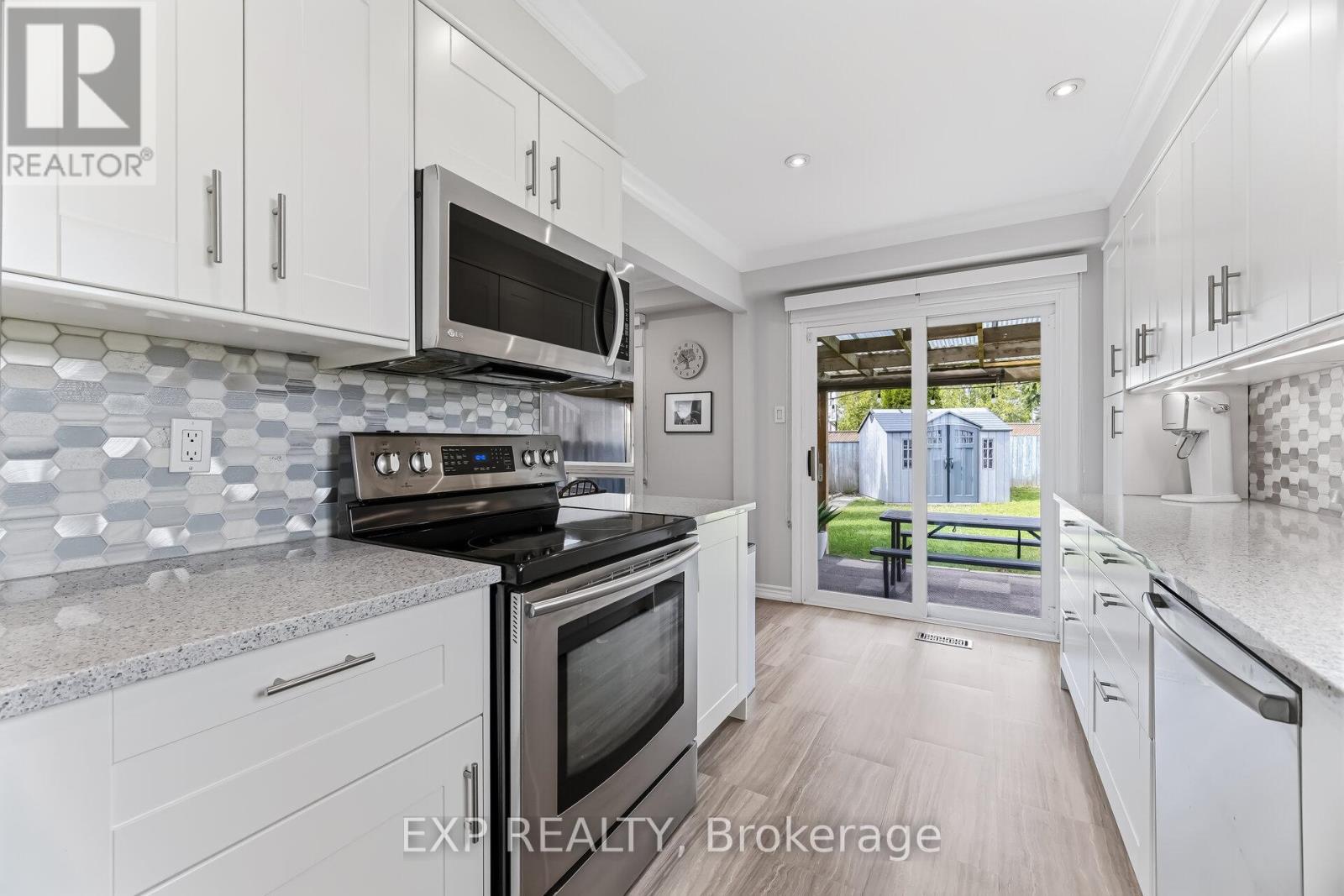 729 Carrying Place, Mississauga, Ontario  L5C 3W6 - Photo 9 - W12979596