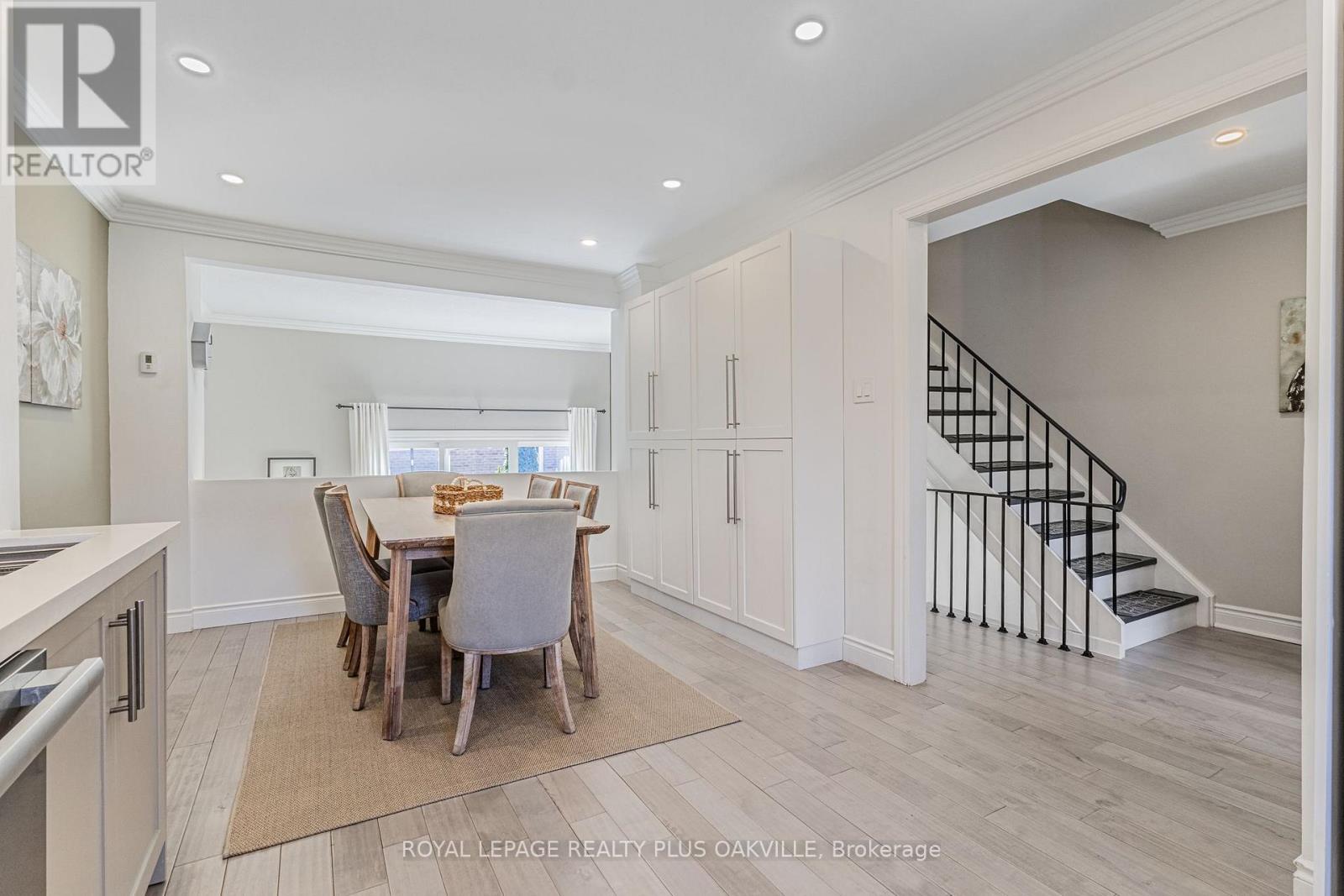 2224 Marine Drive, Oakville, Ontario  L6L 1C1 - Photo 13 - W12979598