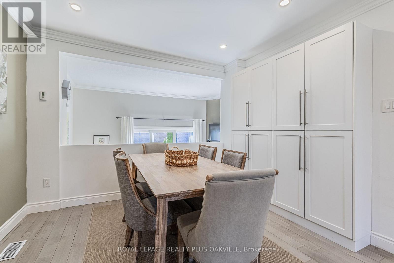 2224 Marine Drive, Oakville, Ontario  L6L 1C1 - Photo 14 - W12979598