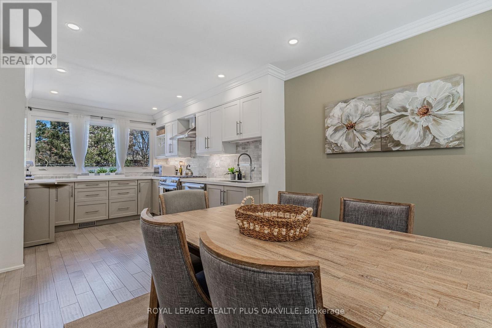 2224 Marine Drive, Oakville, Ontario  L6L 1C1 - Photo 15 - W12979598