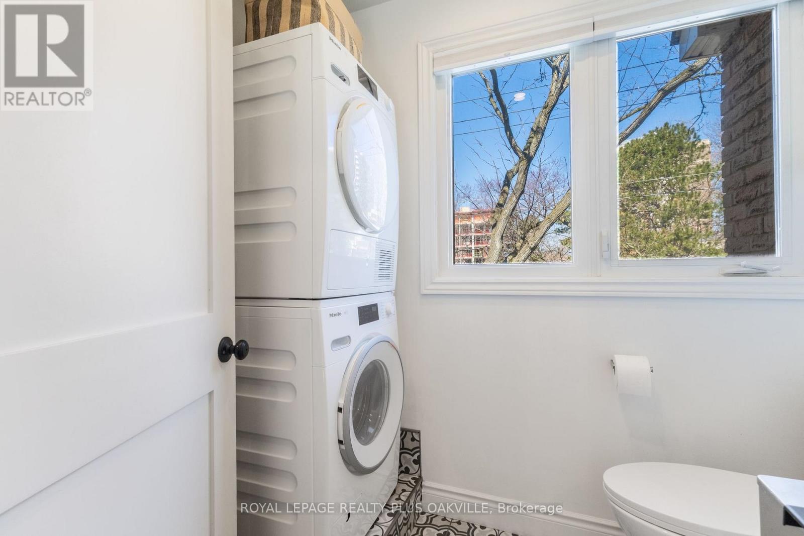 2224 Marine Drive, Oakville, Ontario  L6L 1C1 - Photo 16 - W12979598